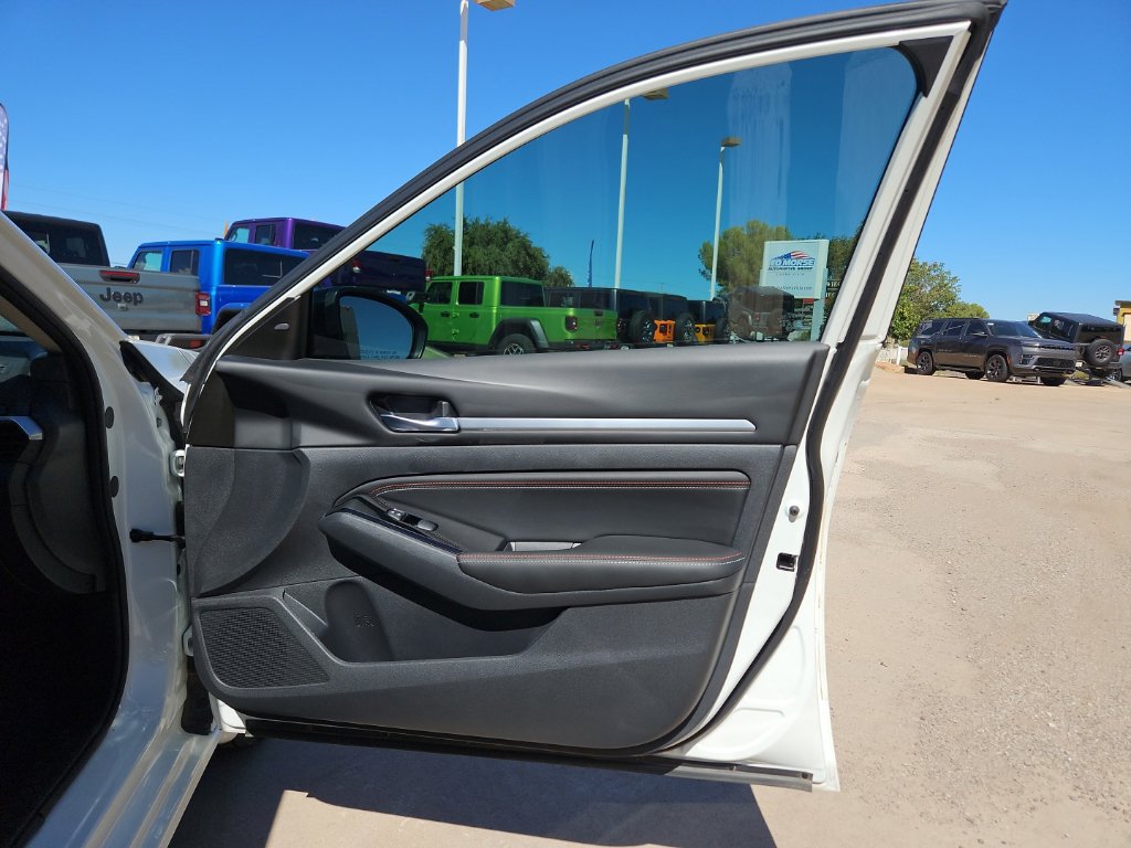 Used 2023 Nissan Altima 2.5 SR w/ SR Premium Package FWD image 21