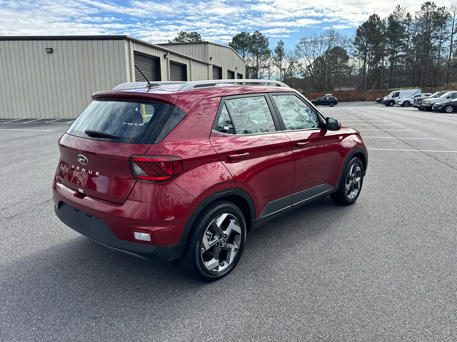 Used 2025 Hyundai Venue SEL image 5