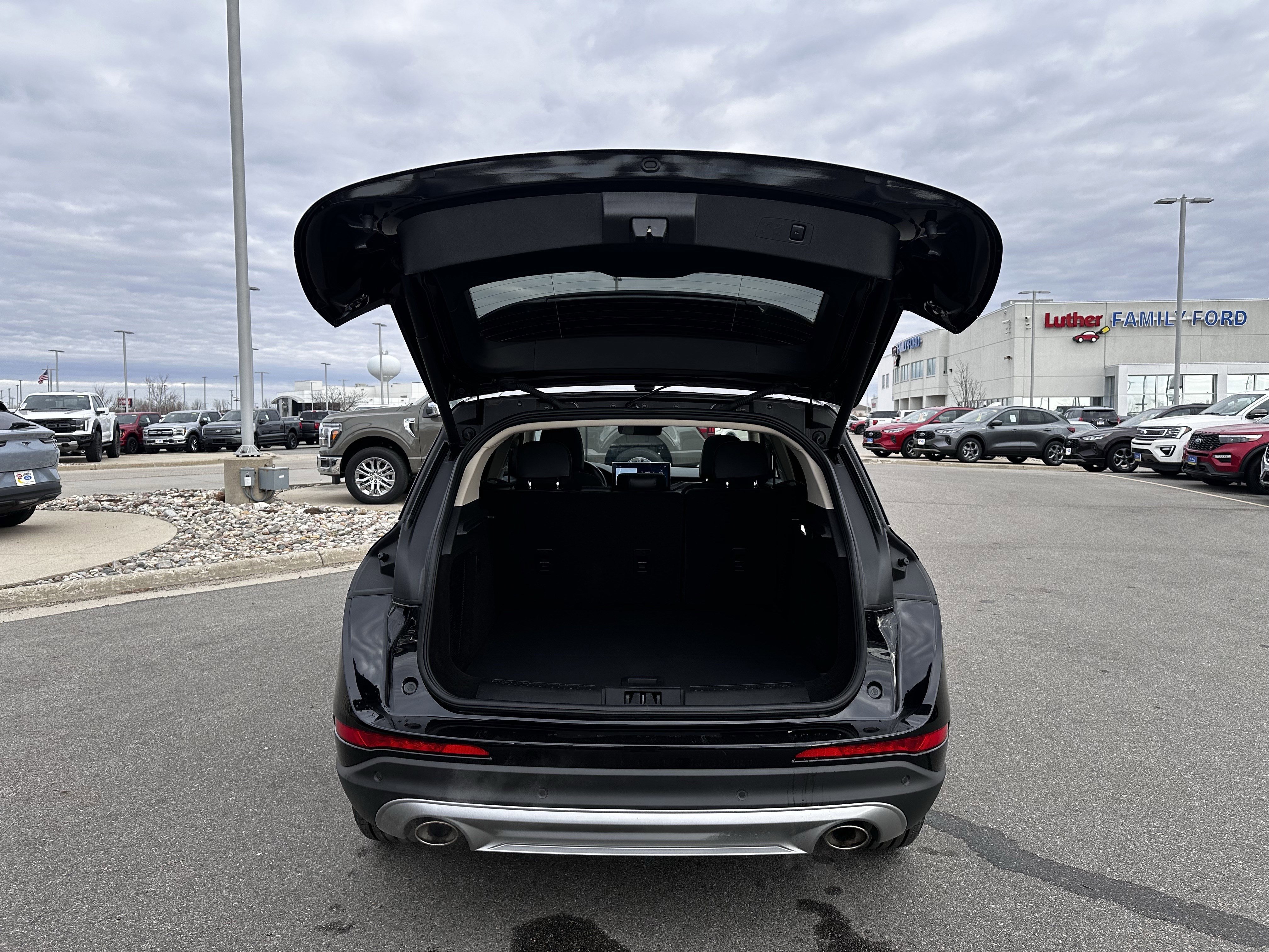 Used 2023 Lincoln Corsair Reserve w/ Equipment Group 201A image 22