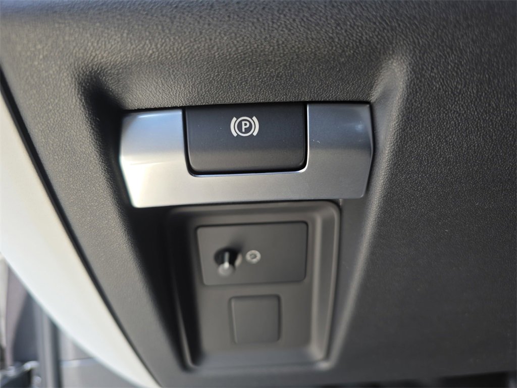 New 2026 Land Rover Defender 130 X-Dynamic SE image 27