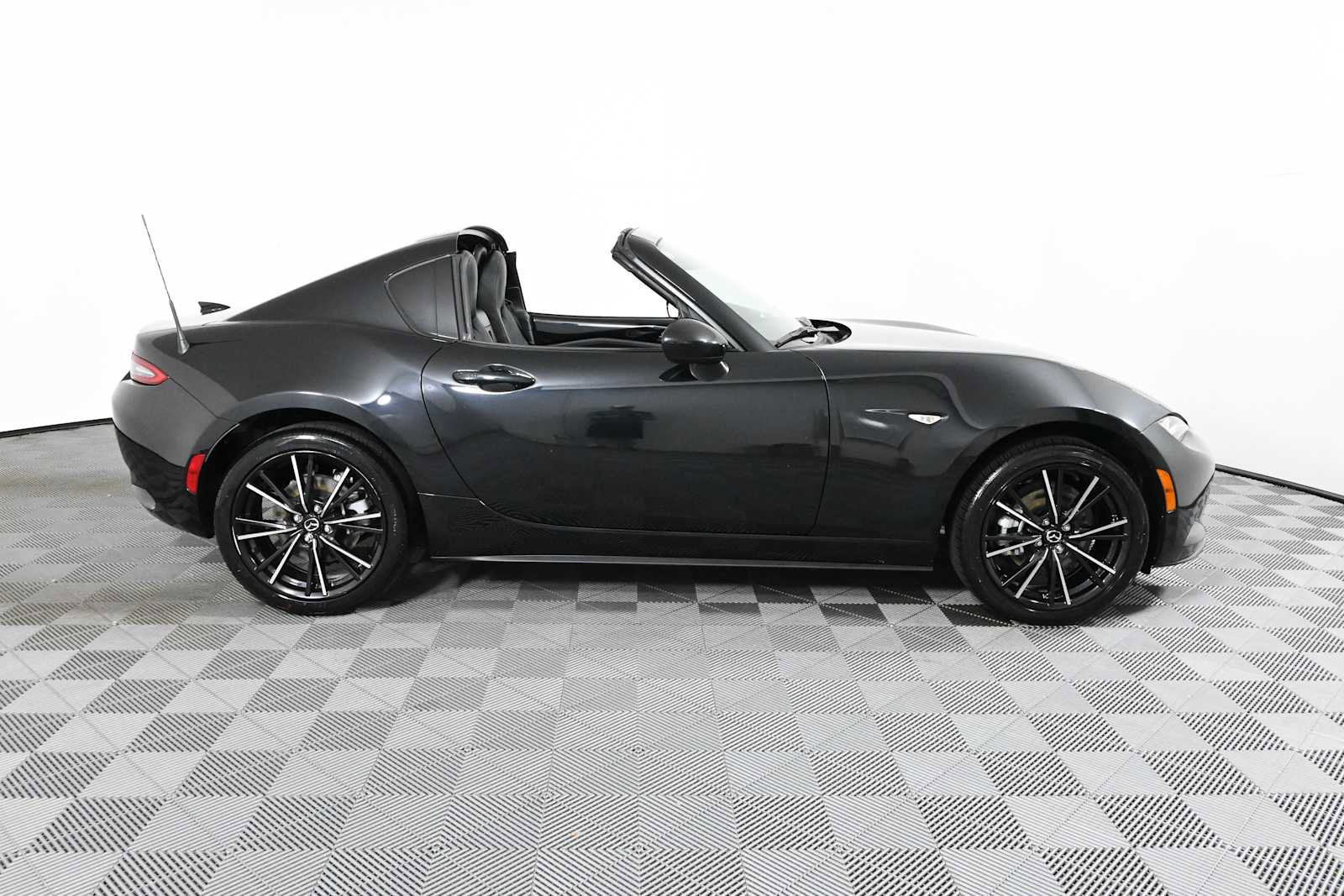 Used 2024 MAZDA MX-5 Miata RF Grand Touring RWD image 11
