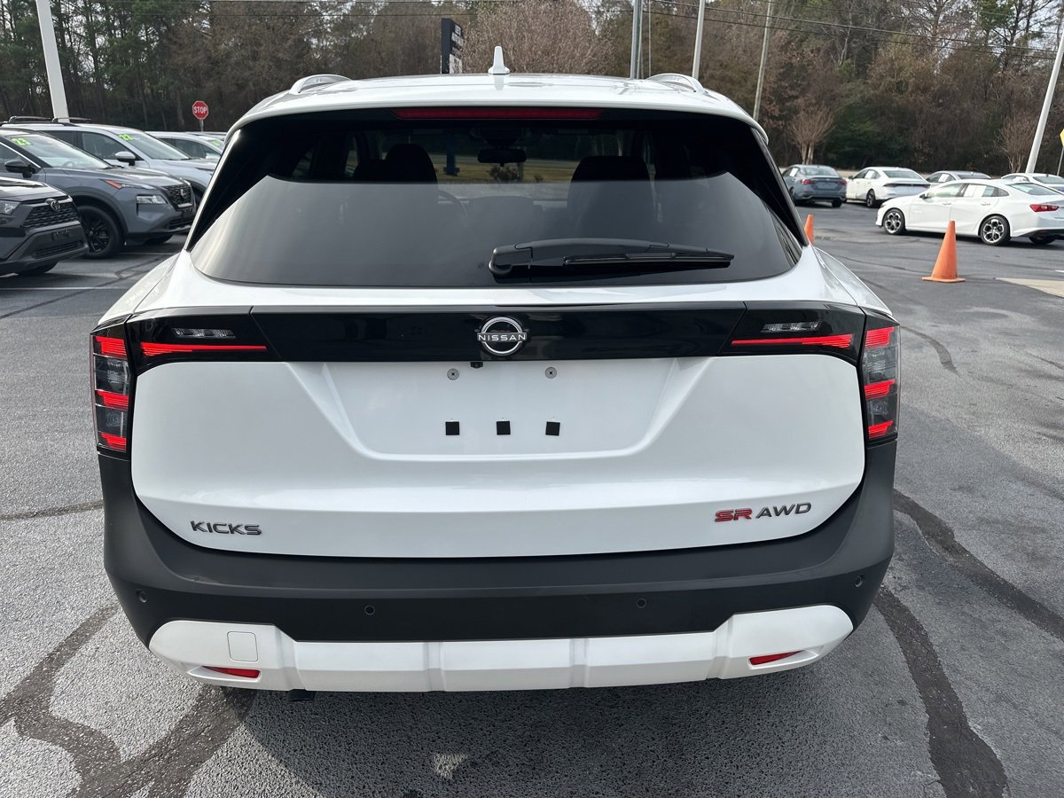 Used 2025 Nissan Kicks SR image 6
