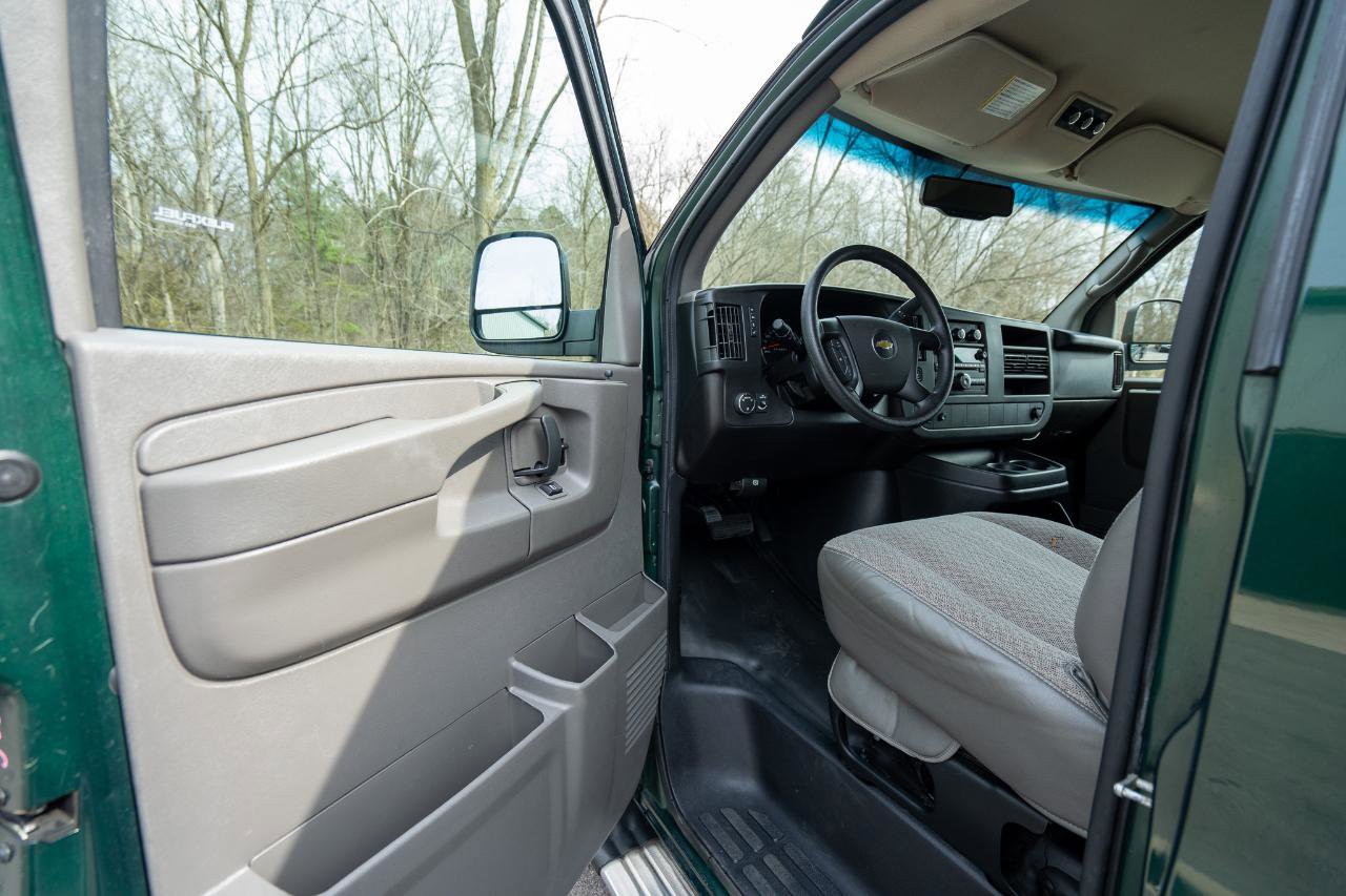 Used 2014 Chevrolet Express 3500 LS image 9
