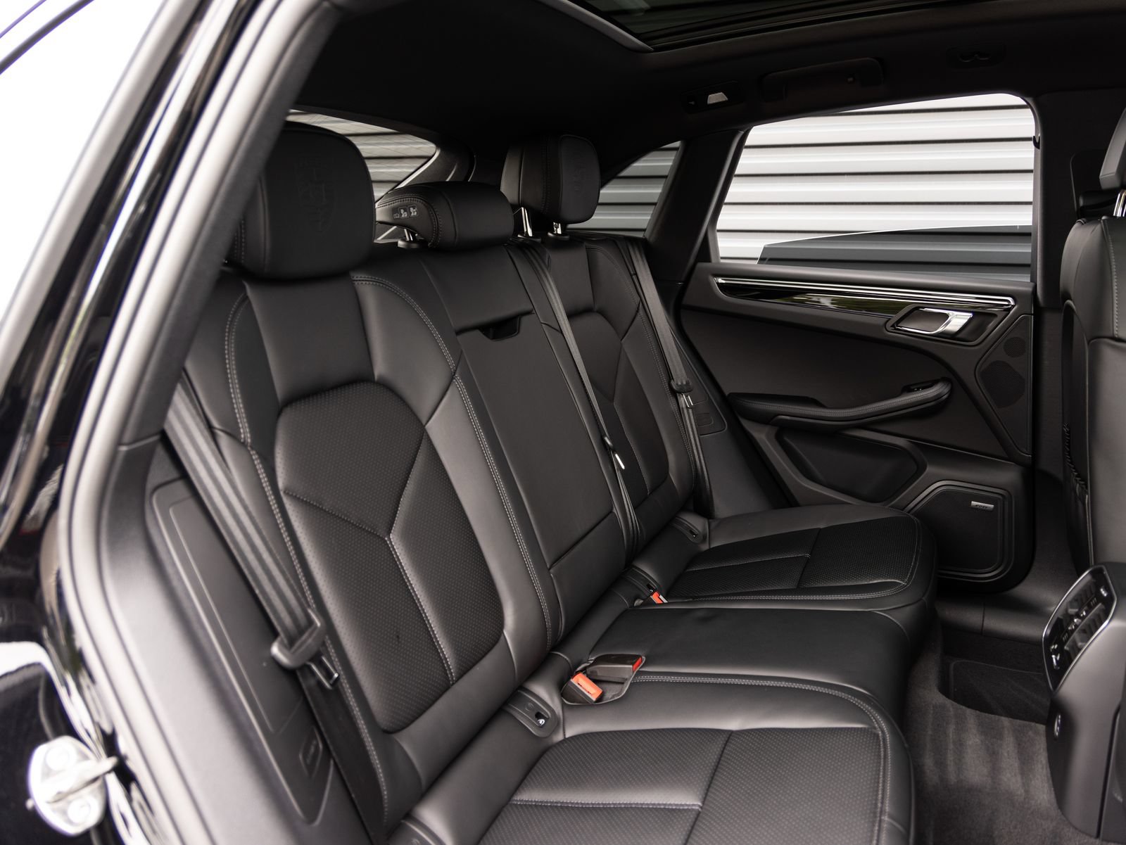 Certified 2026 Porsche Macan AWD/4WD image 31
