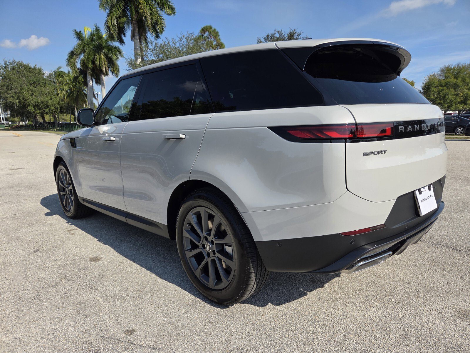 New 2025 Land Rover Range Rover Sport SE image 2