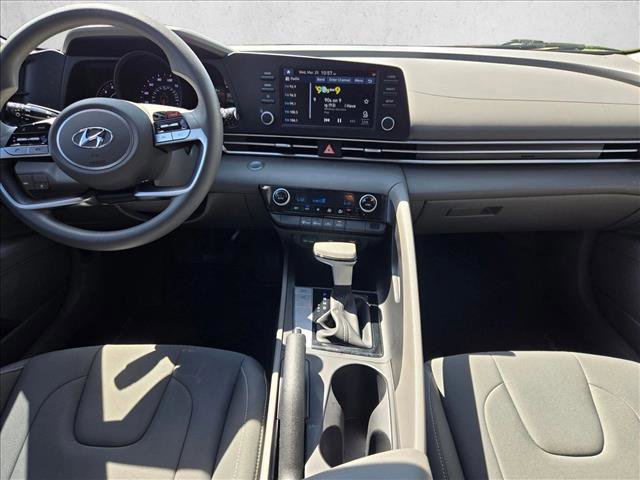 Used 2023 Hyundai Elantra SEL w/ Preferred Accessory Package FWD image 16