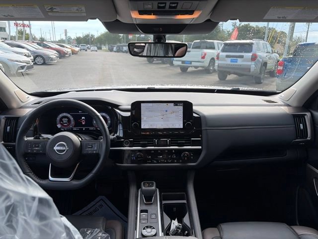 Used 2024 Nissan Pathfinder Platinum AWD/4WD image 25