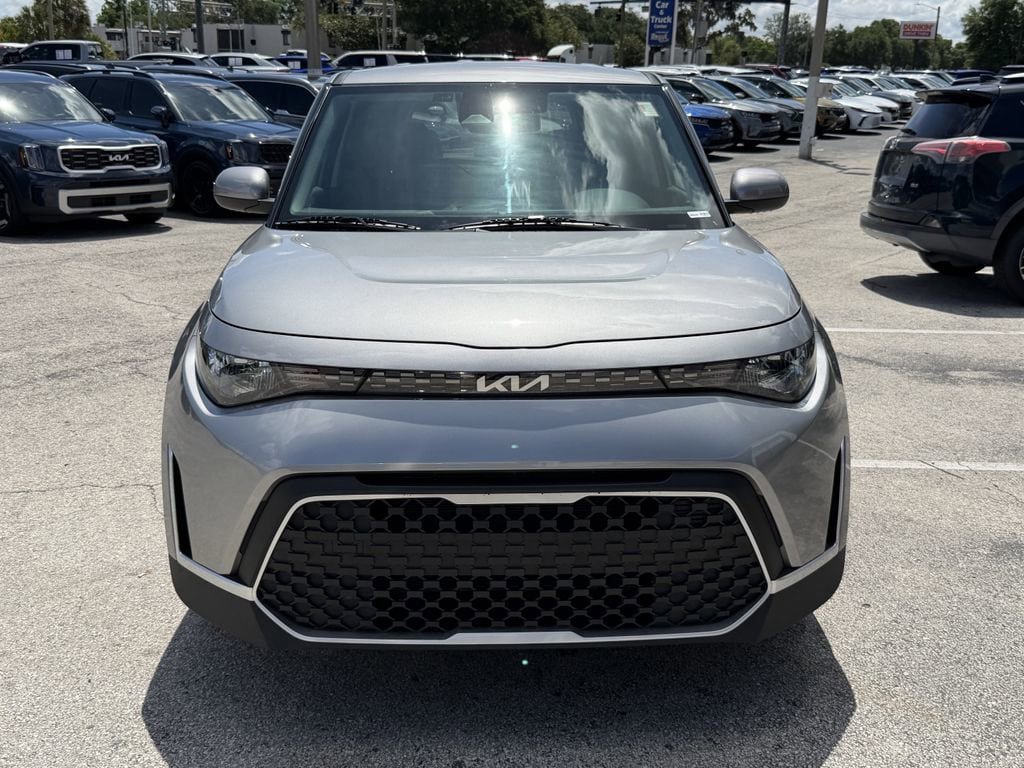 Used 2023 Kia Soul LX FWD image 3