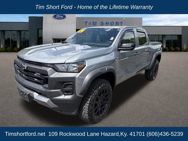 Used 2024 Chevrolet Colorado Trail Boss w/ Technology Package AWD/4WD image 2