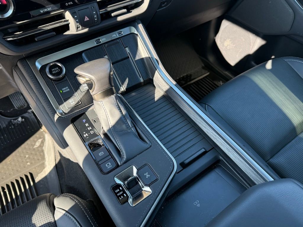 Certified 2024 Lexus GX 550 w/ Accessory Package (2T) image 13