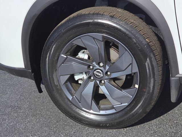 Certified 2026 Nissan Rogue SV FWD image 18