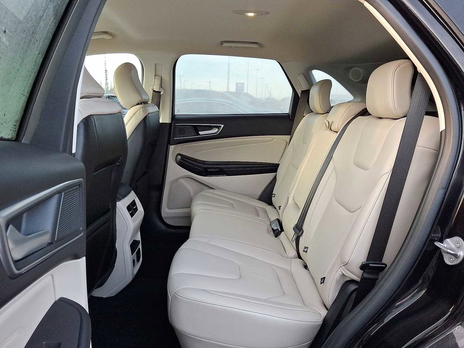 Used 2022 Ford Edge Titanium image 29