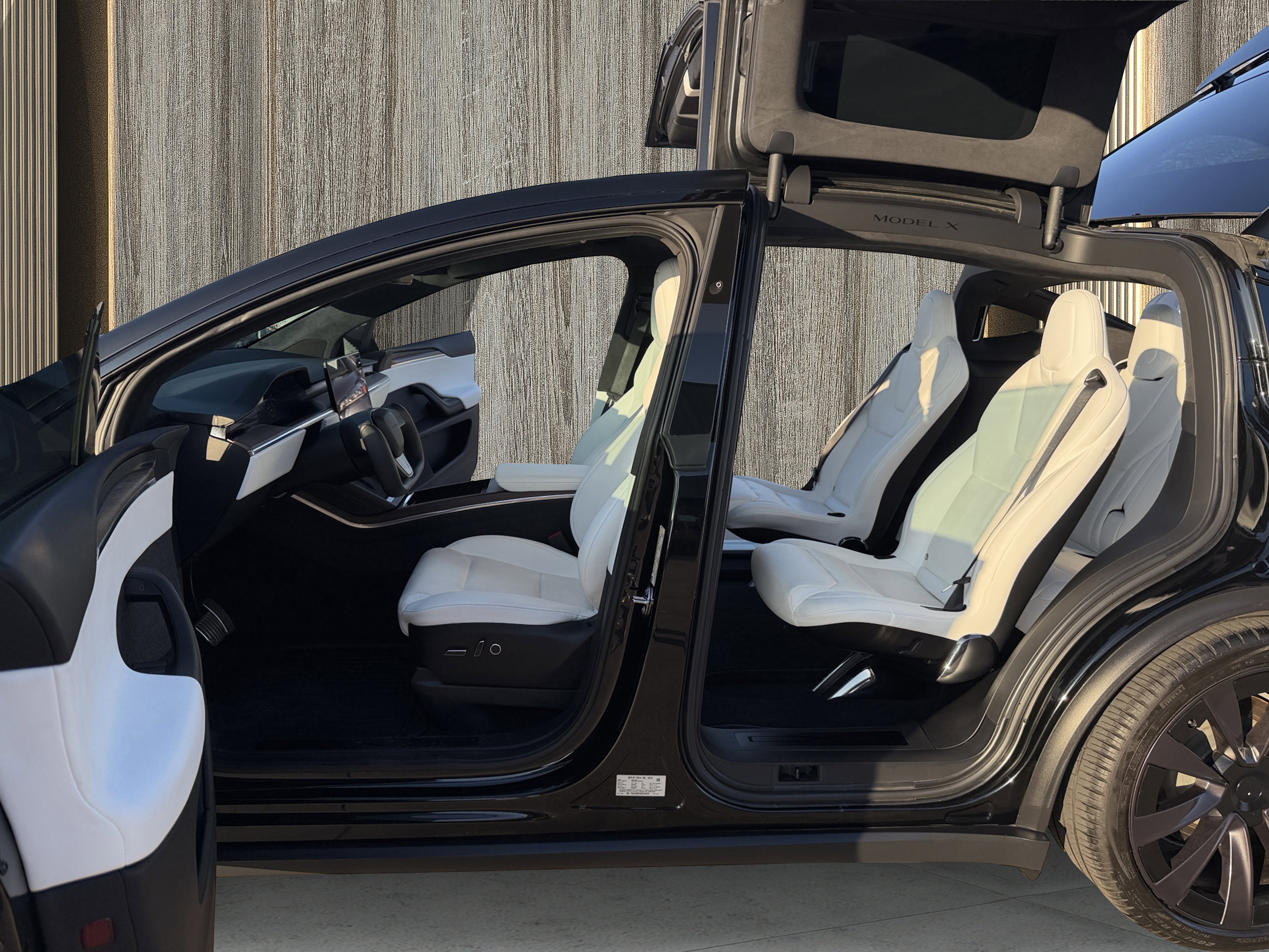 Used 2022 Tesla Model X image 17