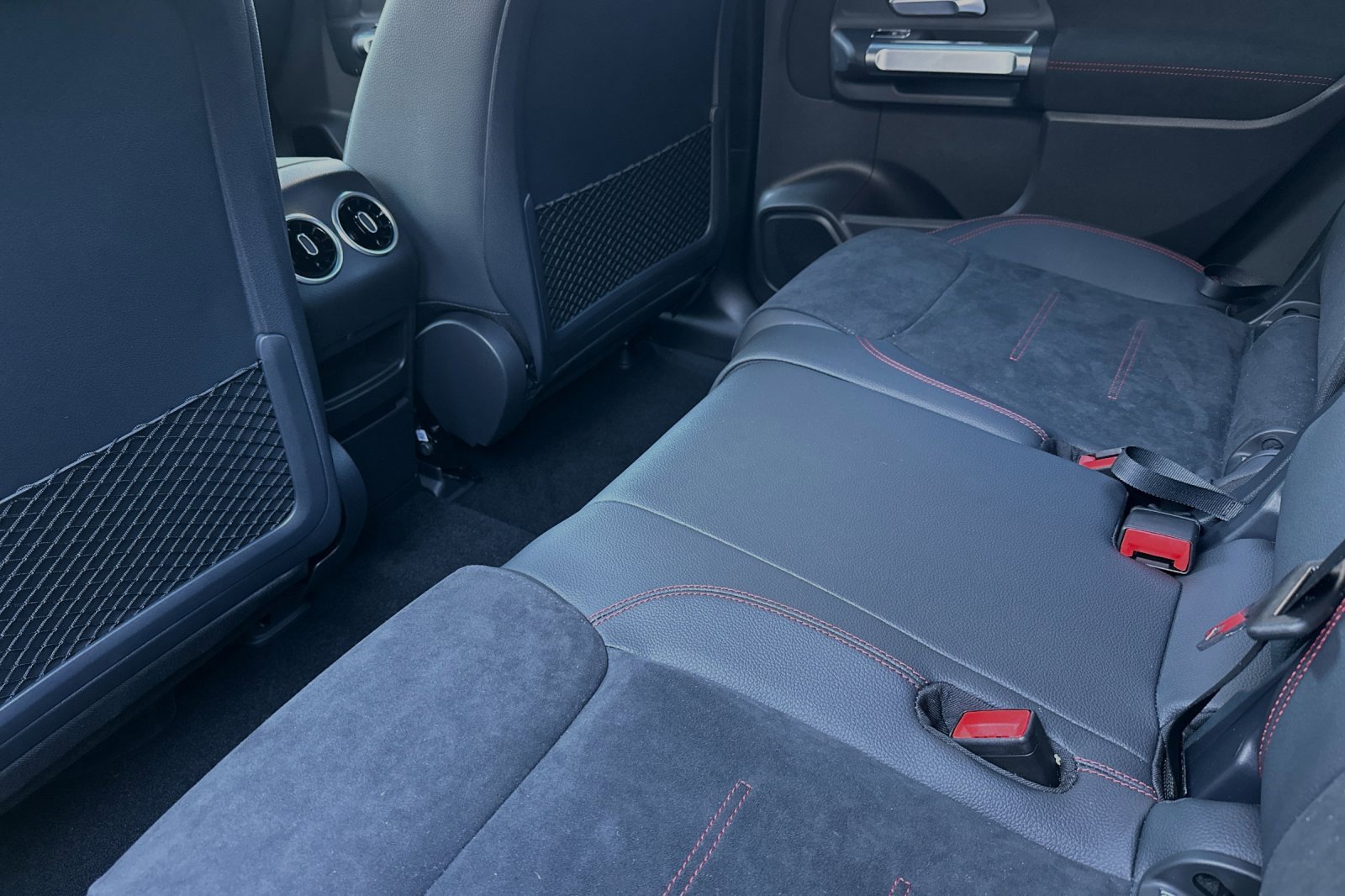 Used 2024 Mercedes-Benz EQB 300 4MATIC image 14