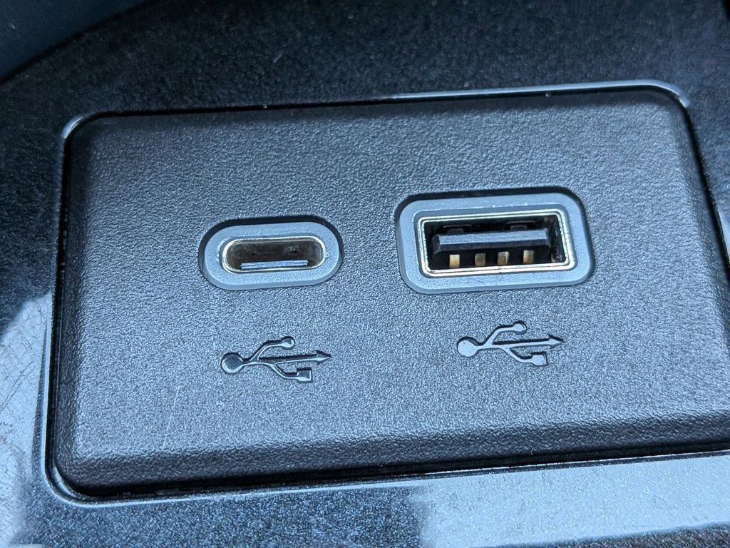 Used 2023 Cadillac Escalade Premium Luxury Platinum w/ LPO, Radiant Package image 28