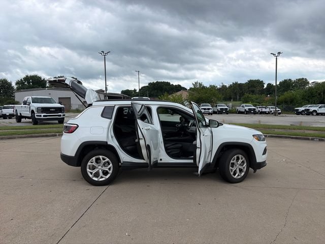 Used 2024 Jeep Compass Latitude AWD/4WD image 34