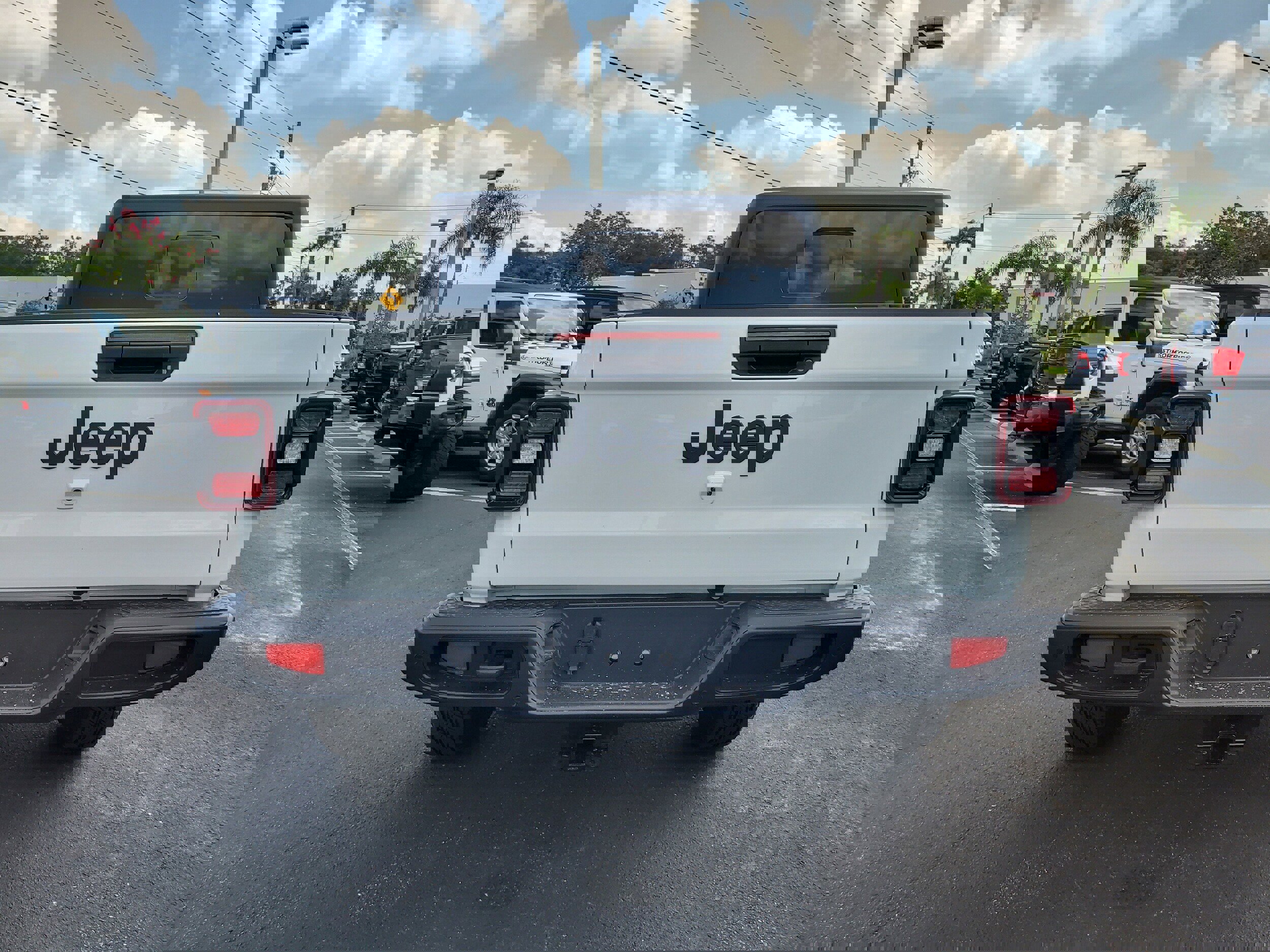 New 2025 Jeep Gladiator Sport image 7