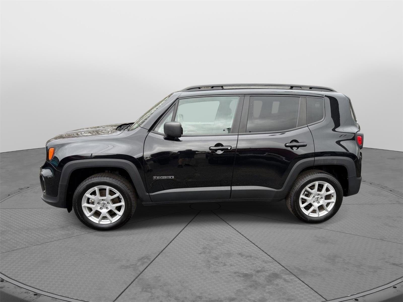 Used 2022 Jeep Renegade Latitude w/ Convenience Group AWD/4WD image 7