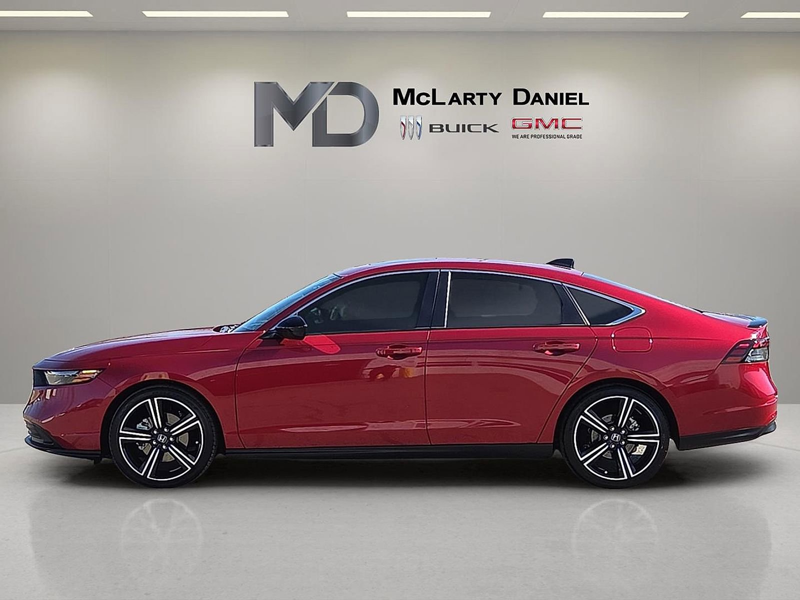 Used 2025 Honda Accord Sport image 3