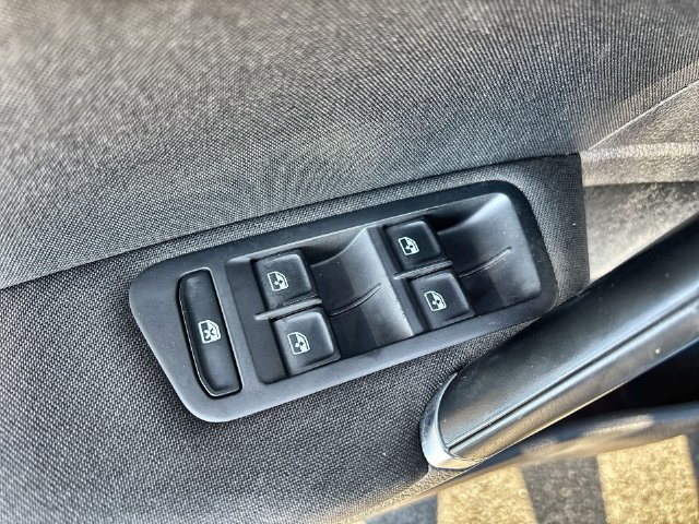 Used 2019 Volkswagen Golf S FWD image 21