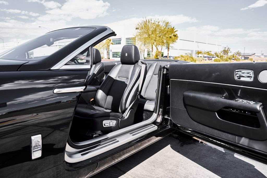 Used 2018 Rolls-Royce Dawn RWD image 27