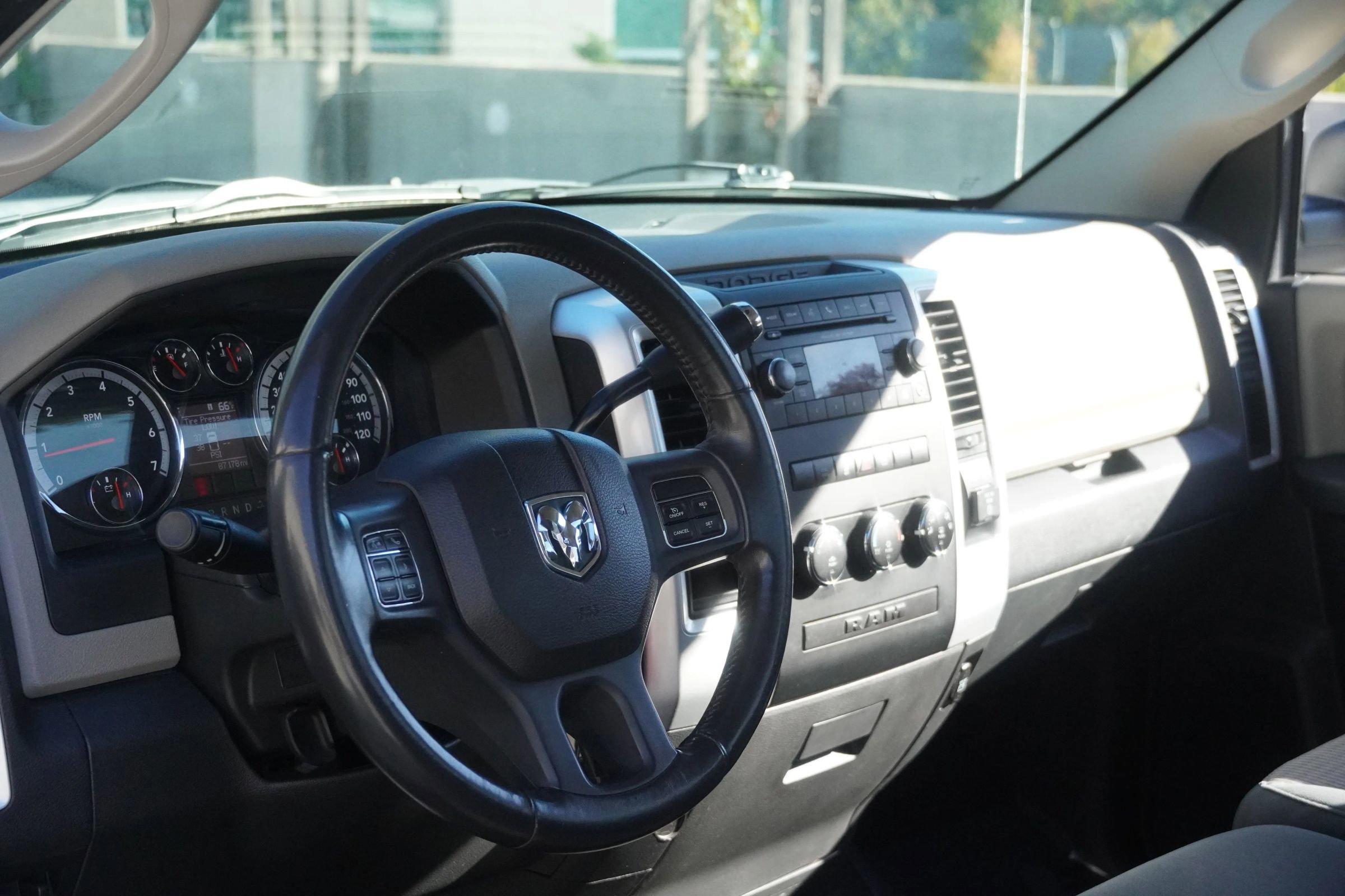 Used 2012 RAM 1500 Classic SLT w/ Luxury Group image 39