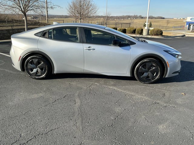 Used 2024 Toyota Prius LE image 2