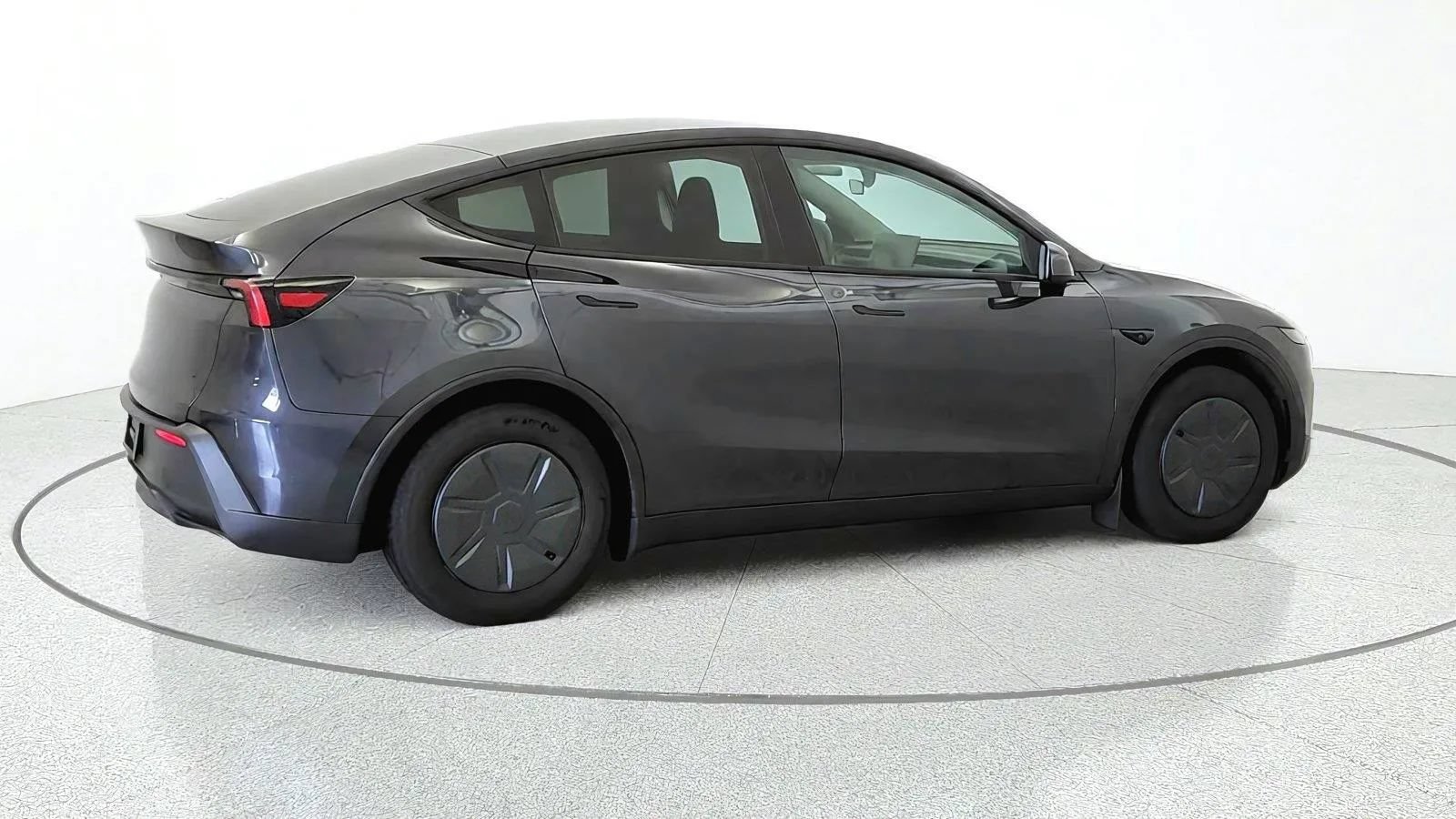 Used 2026 Tesla Model Y 2WD image 9