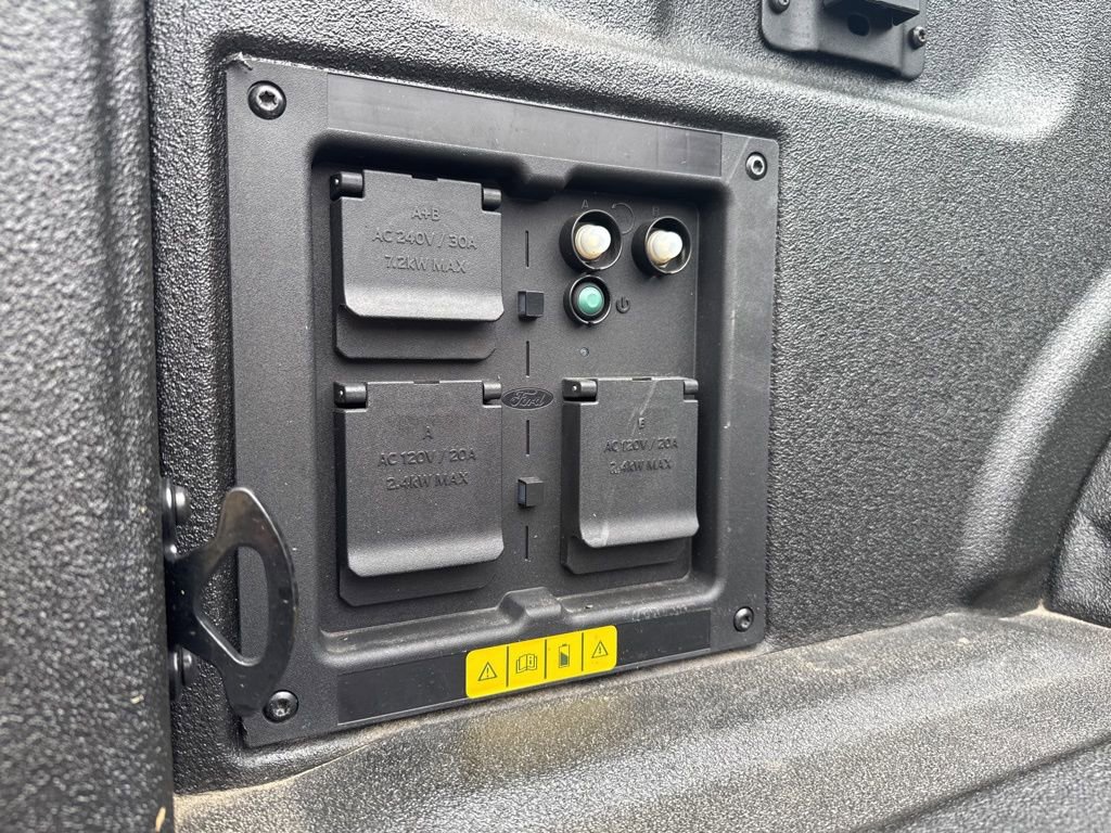 Used 2022 Ford F150 Lightning Lariat image 62