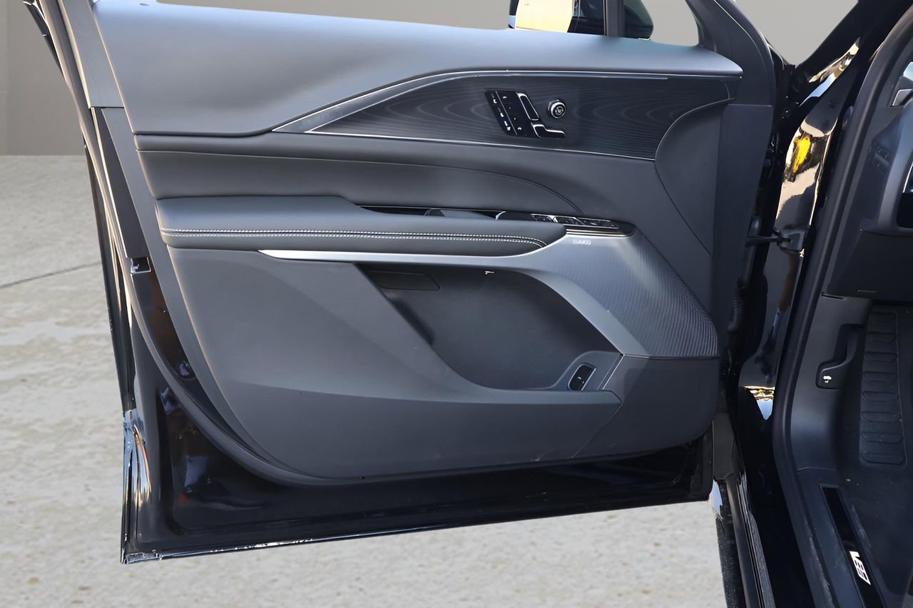 New 2026 Cadillac Lyriq V w/ Exterior Carbon Fiber Package image 10