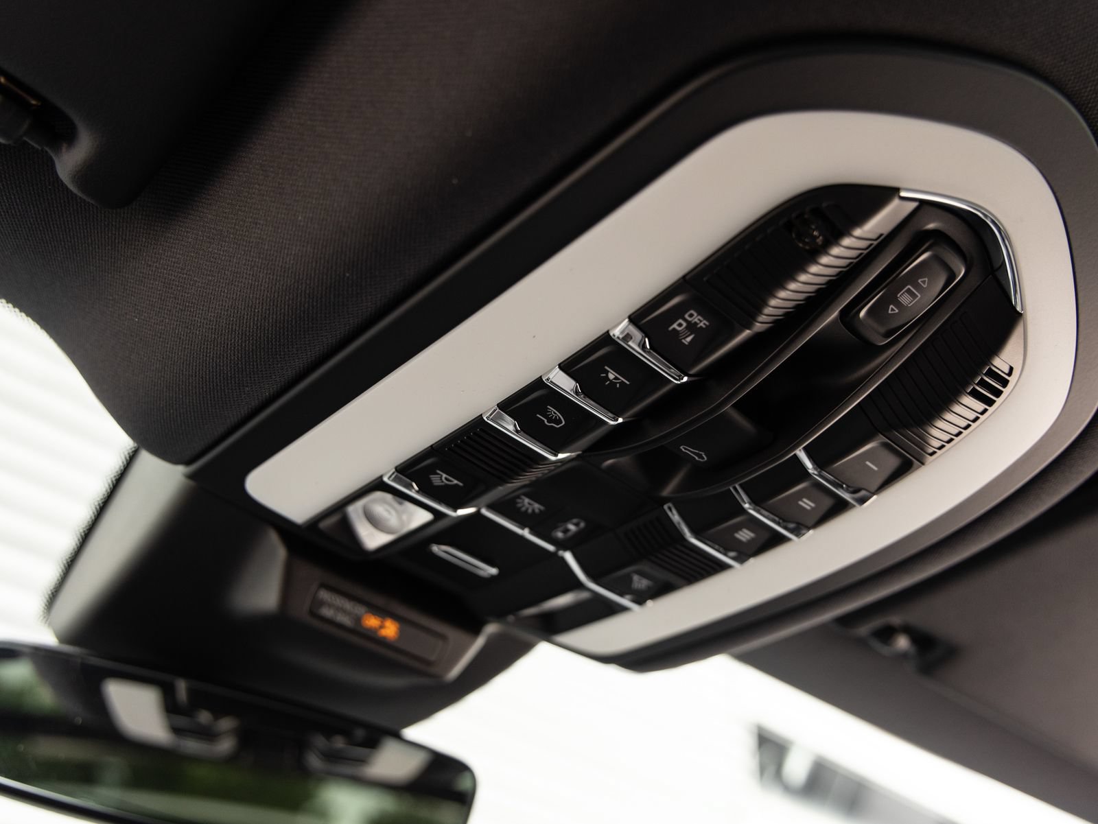 Certified 2026 Porsche Macan AWD/4WD image 19