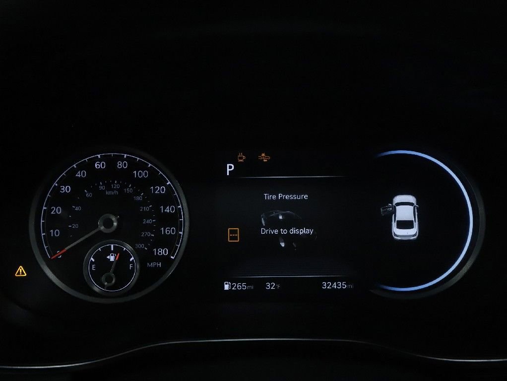 Used 2025 Genesis G70 2.5T image 24