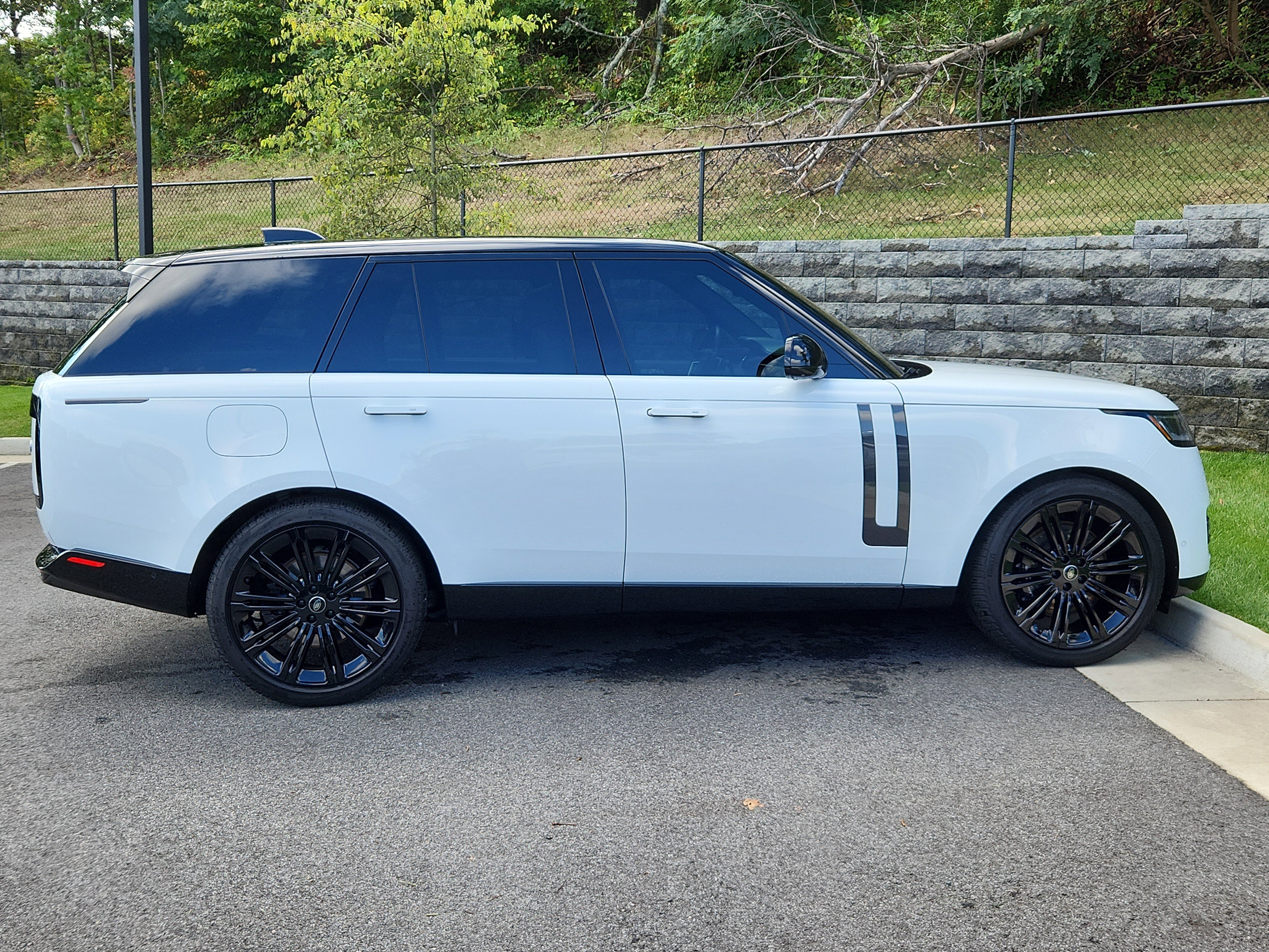 Used 2023 Land Rover Range Rover SE image 11