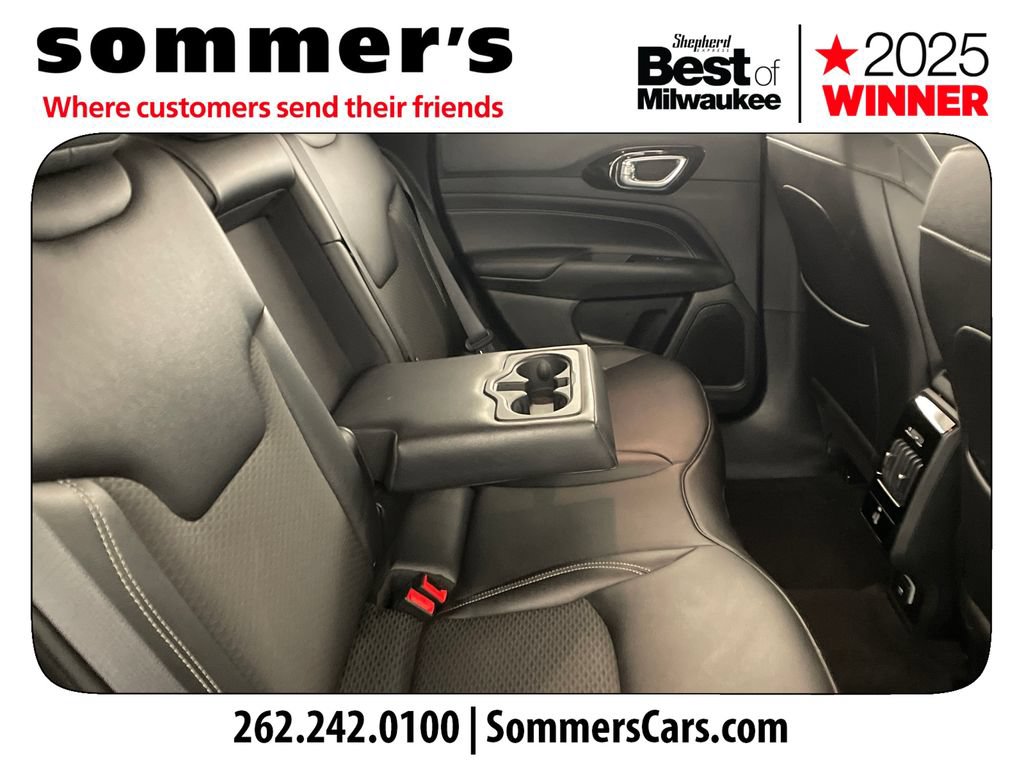 Used 2024 Jeep Compass Latitude w/ Convenience Group AWD/4WD image 25