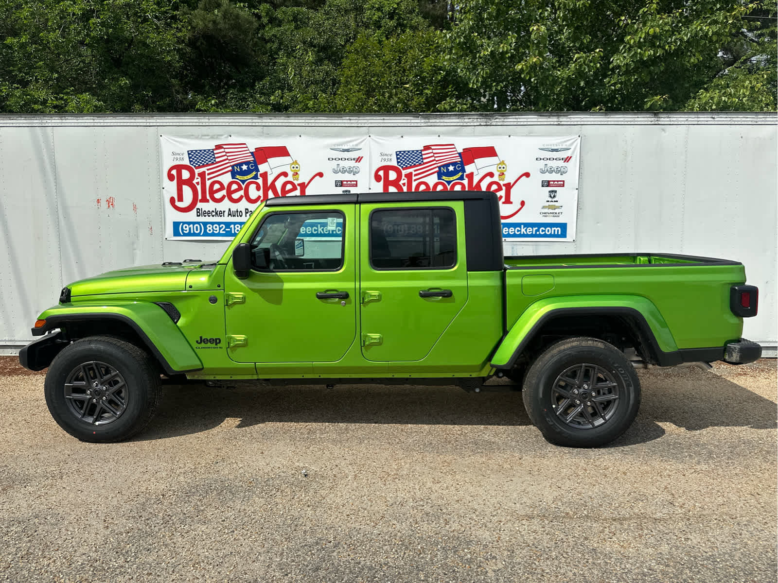 New 2025 Jeep Gladiator Sport image 7