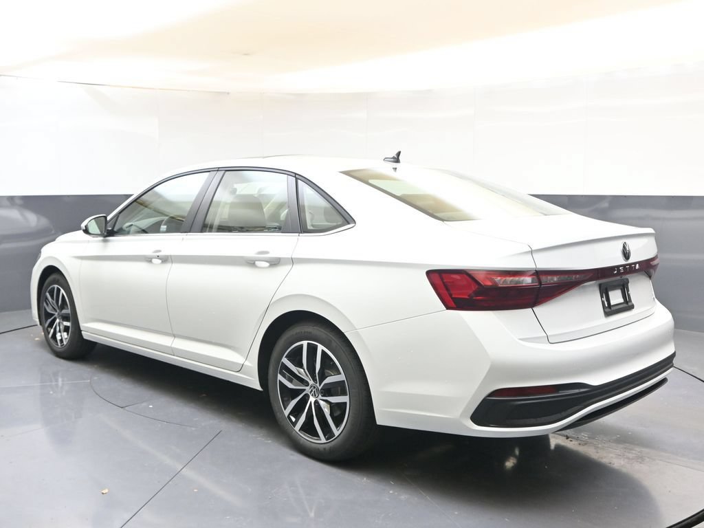 Used 2026 Volkswagen Jetta SE FWD image 3