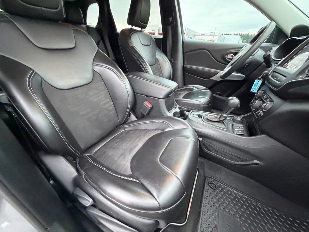 Used 2022 Jeep Cherokee Latitude AWD/4WD image 37