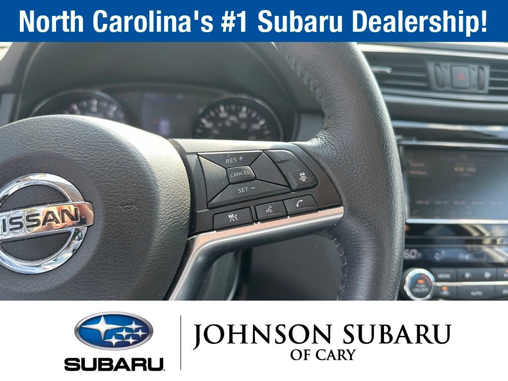 Used 2018 Nissan Rogue SV w/ Sun & Sound Touring Package FWD image 16
