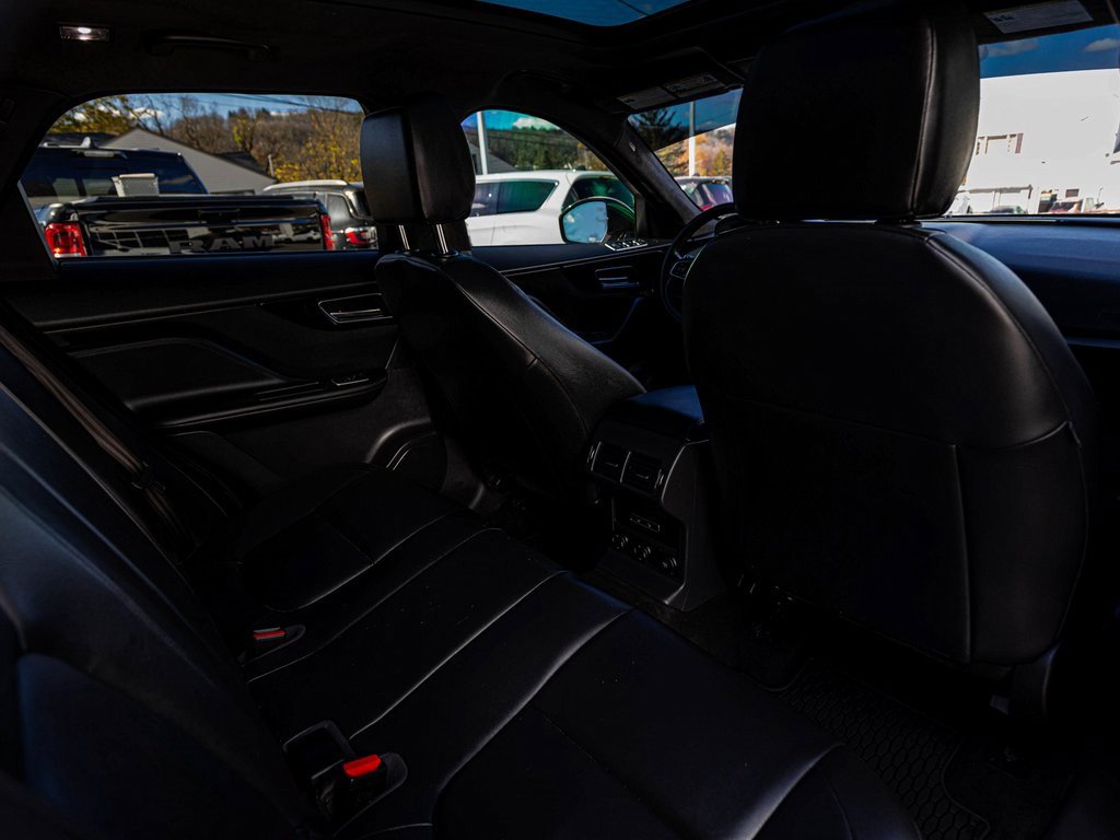 Used 2020 Jaguar F-PACE Premium image 28