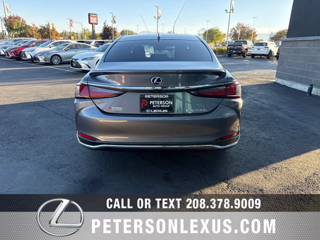 Used 2021 Lexus ES 300h w/ Accessory Package FWD image 5