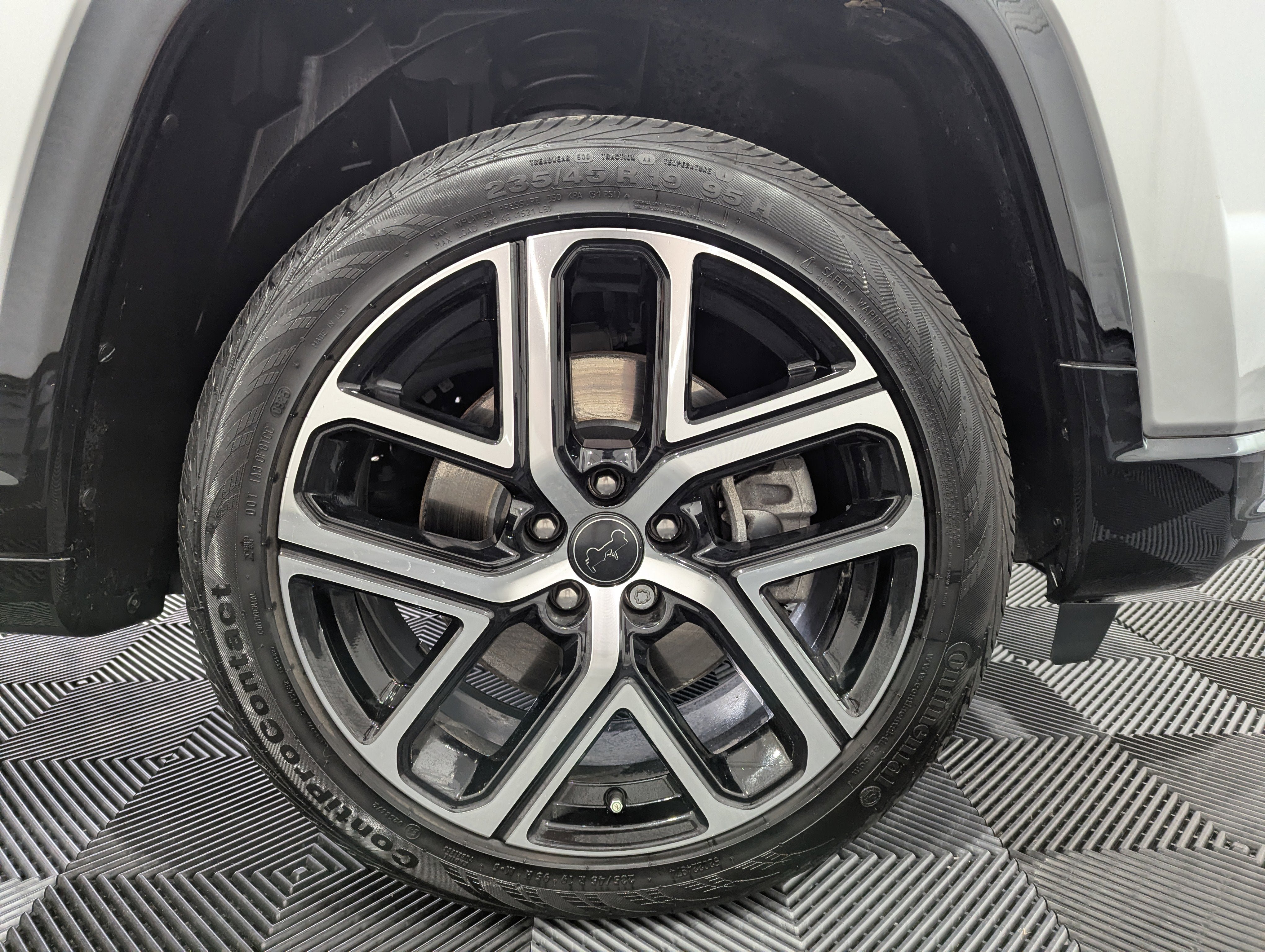 Used 2025 Jeep Compass Limited w/ Elite Group AWD/4WD image 6