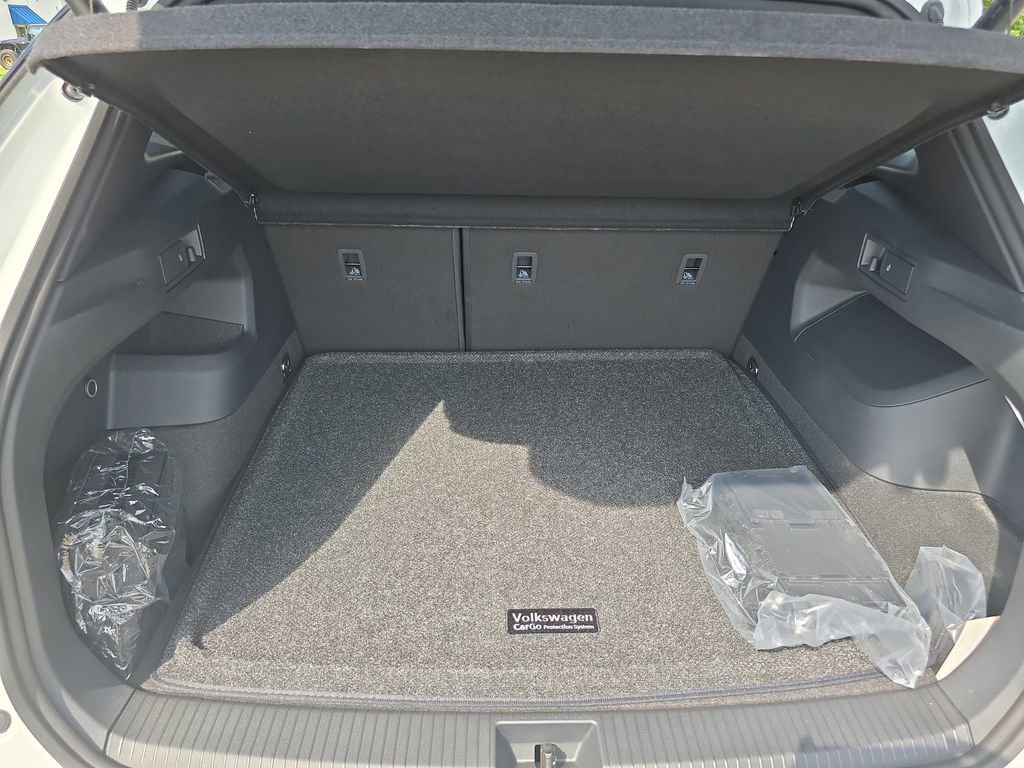 New 2026 Volkswagen Tiguan SE R-Line AWD/4WD image 11