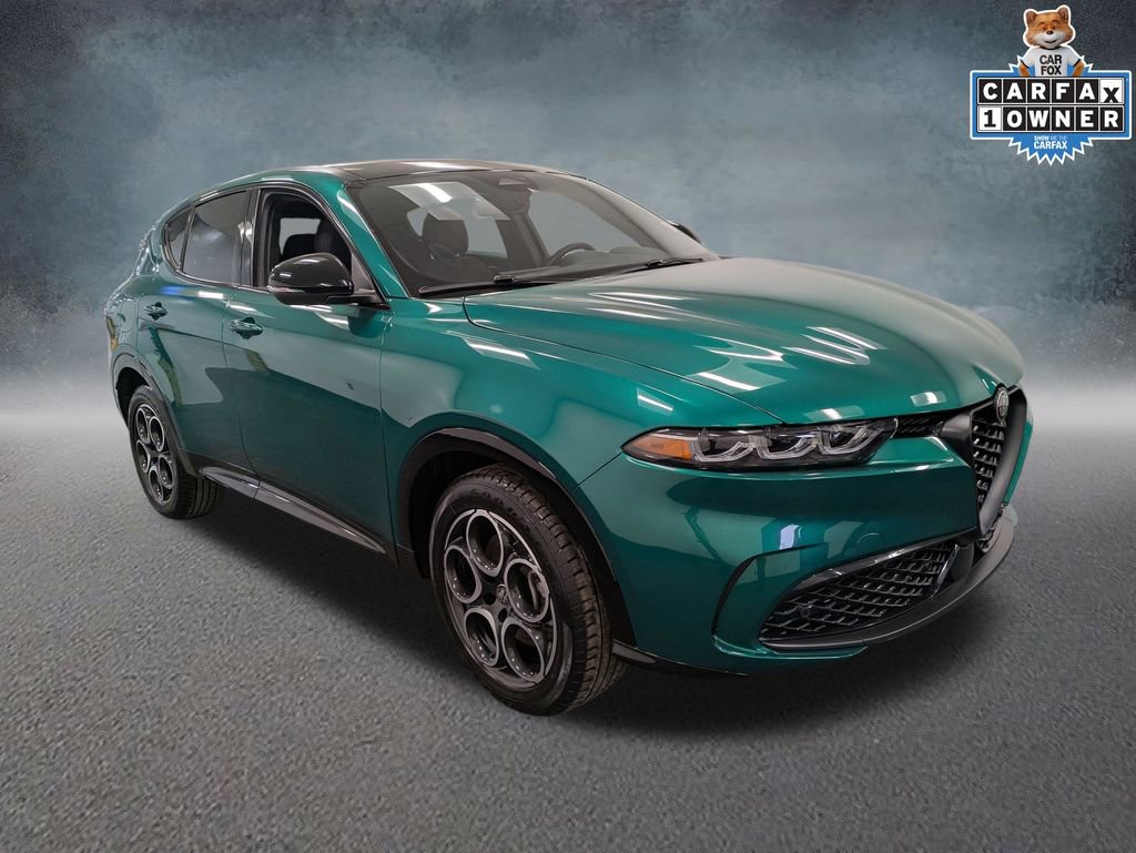 Used 2025 Alfa Romeo Tonale w/ Premium Package AWD/4WD image 3
