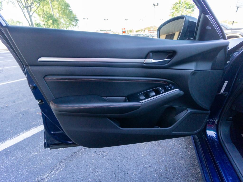 Used 2023 Nissan Altima 2.5 SR image 16