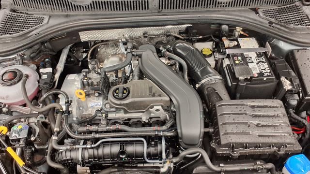 Used 2025 Volkswagen Jetta SE image 35