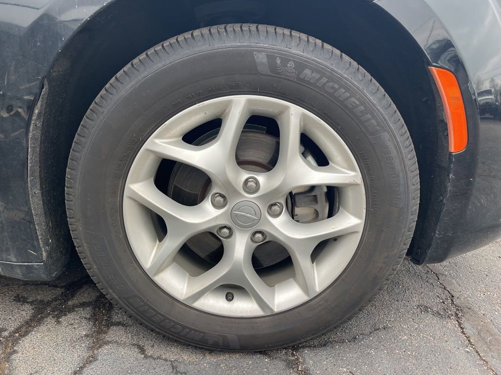 Used 2019 Chrysler Pacifica Limited image 2