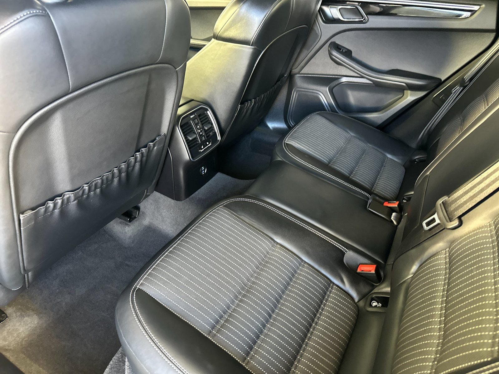 Certified 2023 Porsche Macan Turbo AWD/4WD image 14