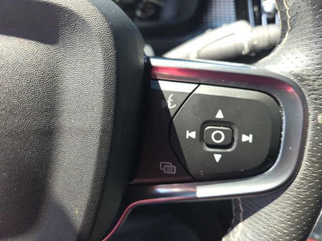 Used 2021 Volvo XC40 T5 R-Design w/ Climate Package AWD/4WD image 7