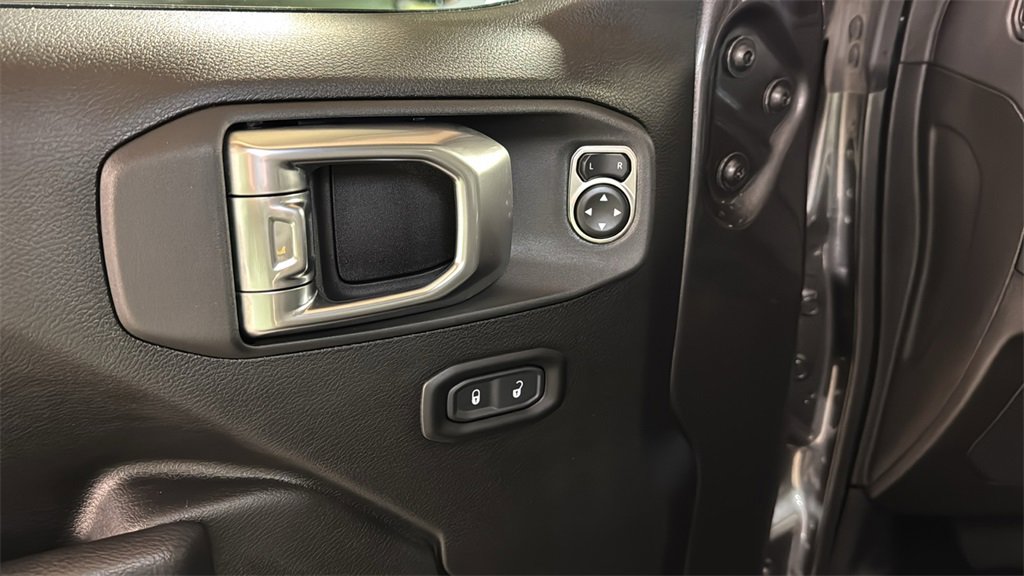 Used 2024 Jeep Wrangler Unlimited Rubicon w/ Technology Group image 24
