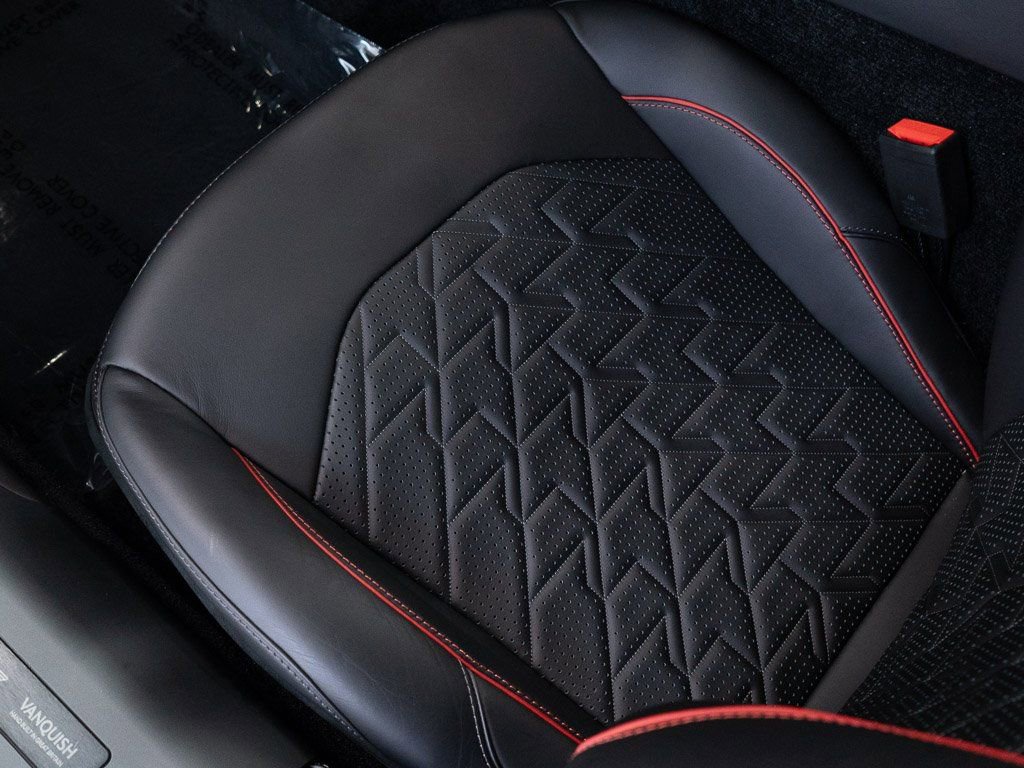 Used 2025 Aston Martin Vanquish RWD image 20
